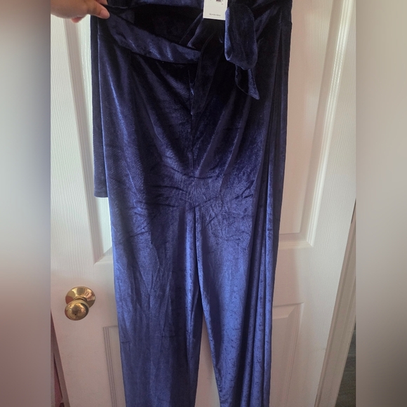 Petal & Pup Women's One Shoulder Velvet Jumpsuit Size L NWT - Picture 6 of 7
